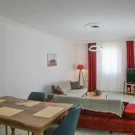 Oezkan Kaş